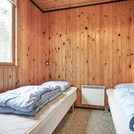 6 Person In Aakirkeby * Vester Somarken